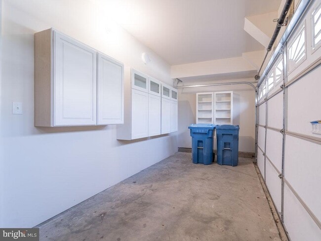 Building Photo - 22595 Windsor Locks Square