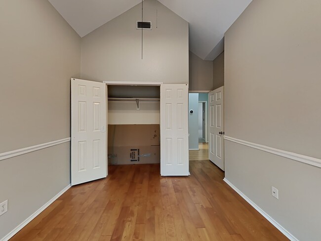 Building Photo - 7581 Lancelot Rd