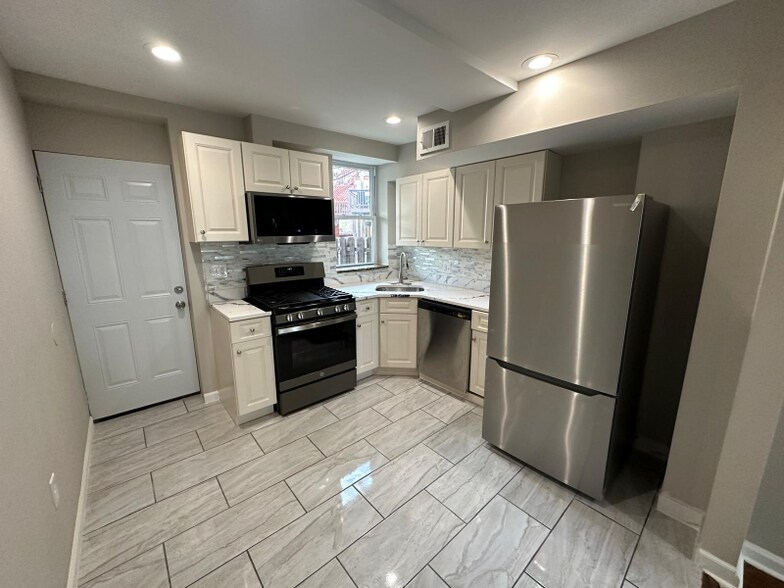 Building Photo - 1204W Cross St