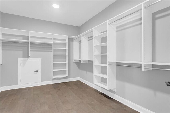 Building Photo - 909 Sunny Meadows Ln