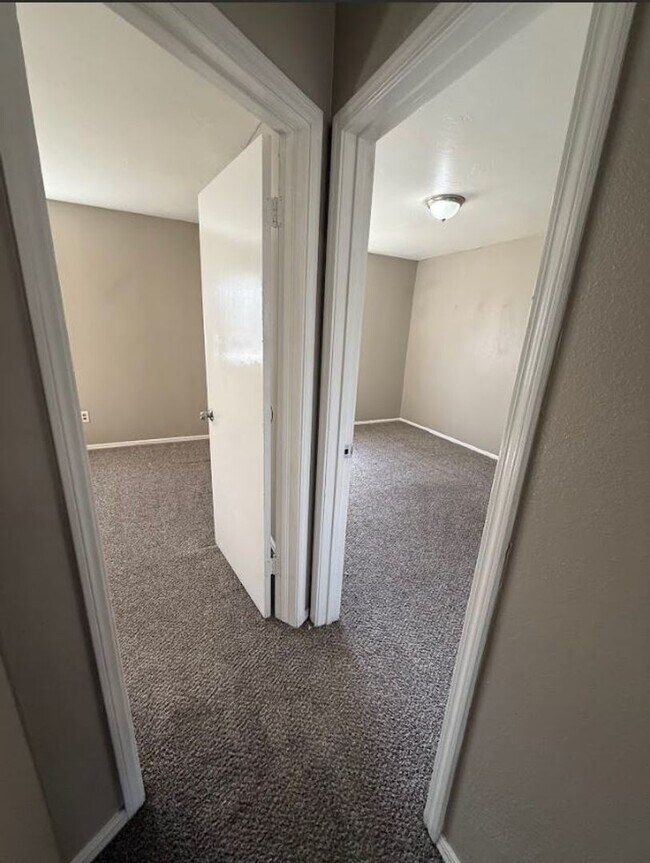 Building Photo - Beautiful, spacious home in Del City!