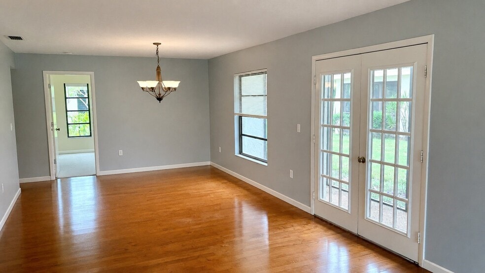 Building Photo - 5001 Vivienda Way
