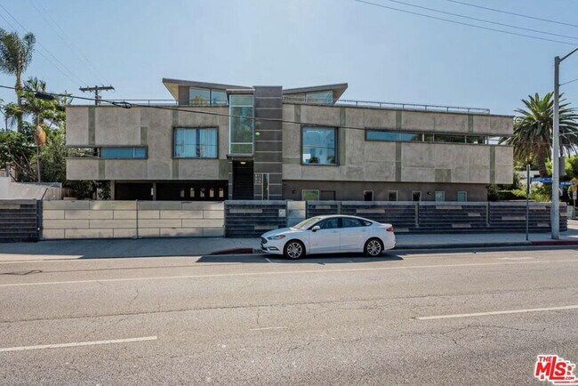 Building Photo - 507 N San Vicente Blvd