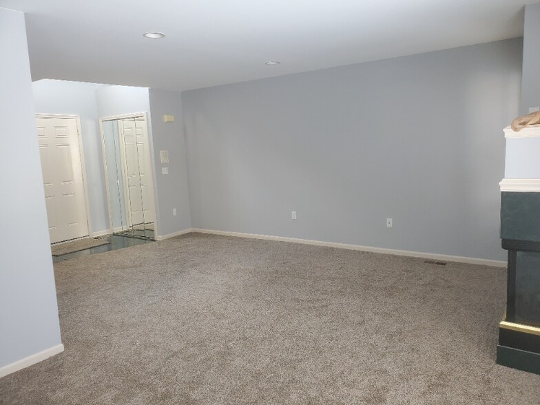 Building Photo - 5375 Pine Needle Dr