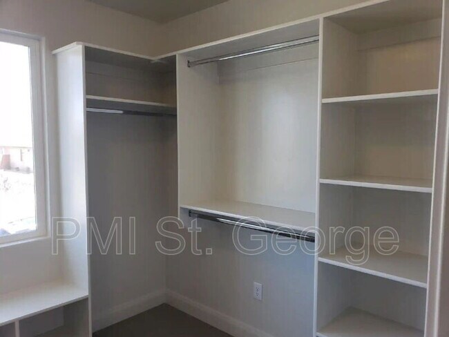 Building Photo - 3226 E 2390 S