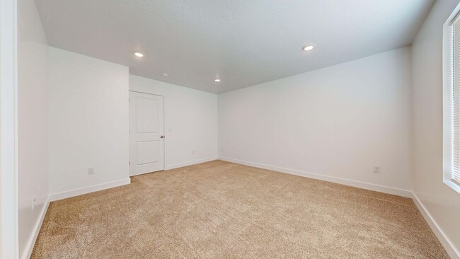 Building Photo - Newer Old Sorrel Townhome