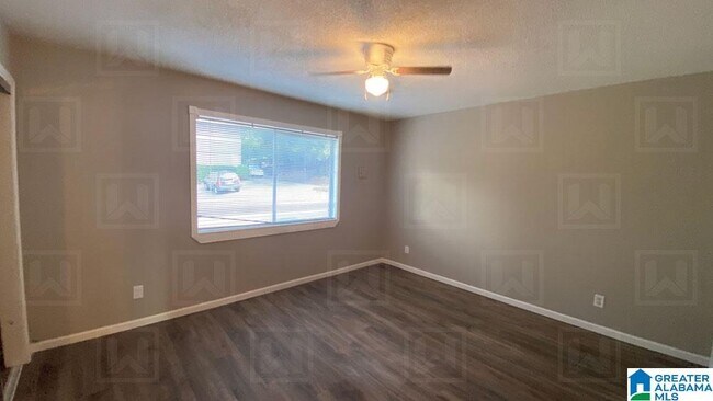 Building Photo - 1327 31st St S