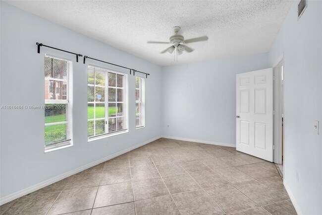 Building Photo - 2474 Centergate Dr