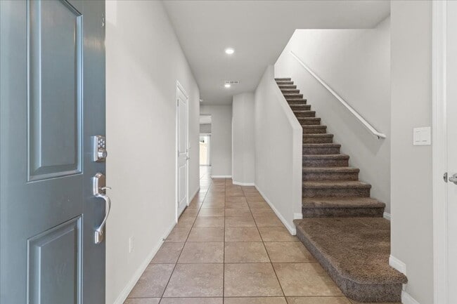 Building Photo - Spacious, Luxurious 5-Bedroom Oasis with B...