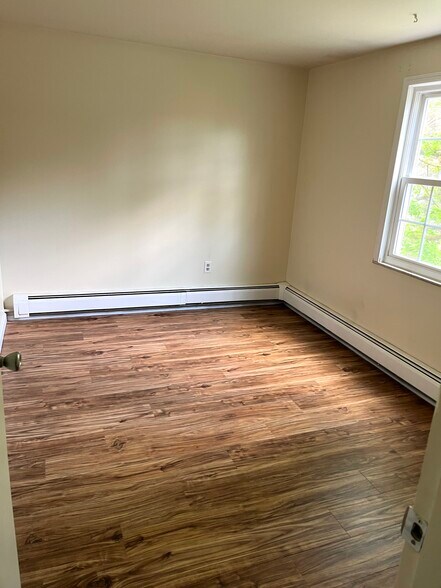 Building Photo - 116 Hickory Hill Ln