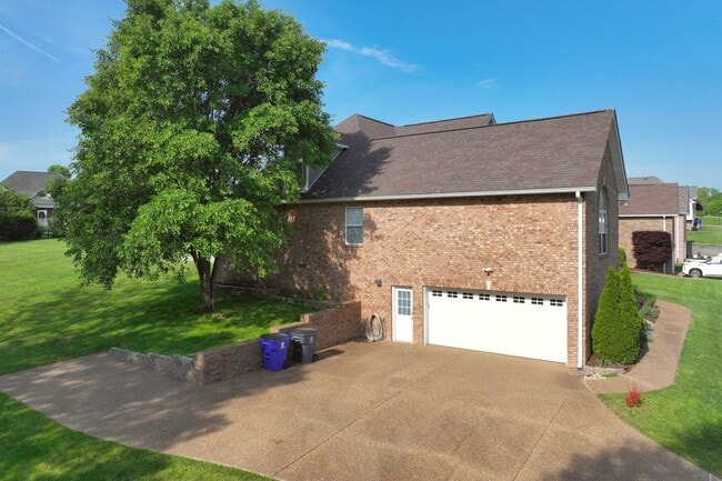 Building Photo - **BEAUTIFUL, WELL-MAINTAINED BRICK HOME ON A LOVELY 0.63-ACRE LOT IN A DESIRABLE NEIGHBORHOOD**