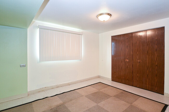 Building Photo - 8340 S Hermitage Ave