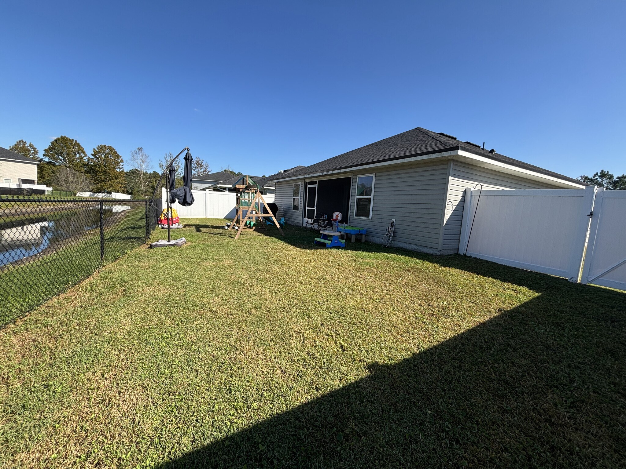 Building Photo - 9835 Olivia St