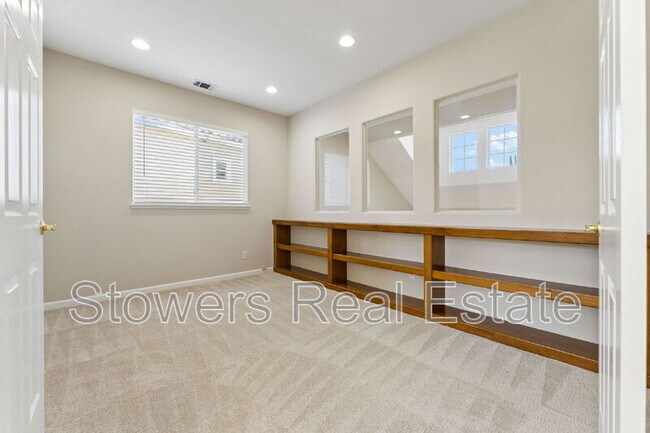 Building Photo - 137 Woodcrest Dr