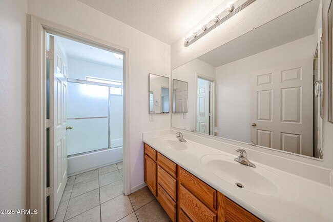 Building Photo - 17435 W Saguaro Ln