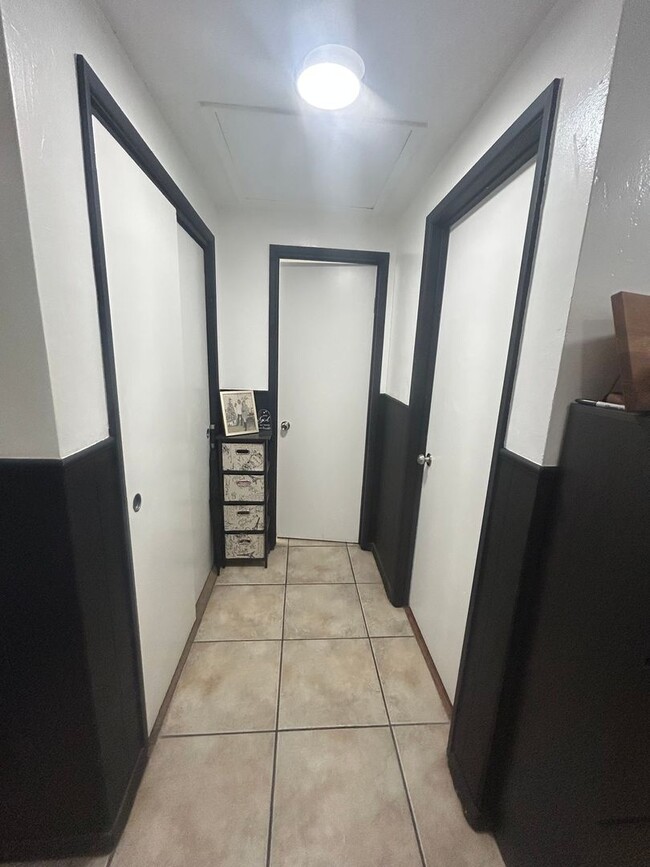 Building Photo - 2 Bed / 2 Bath Unit with Yard & Parking – El Cajon