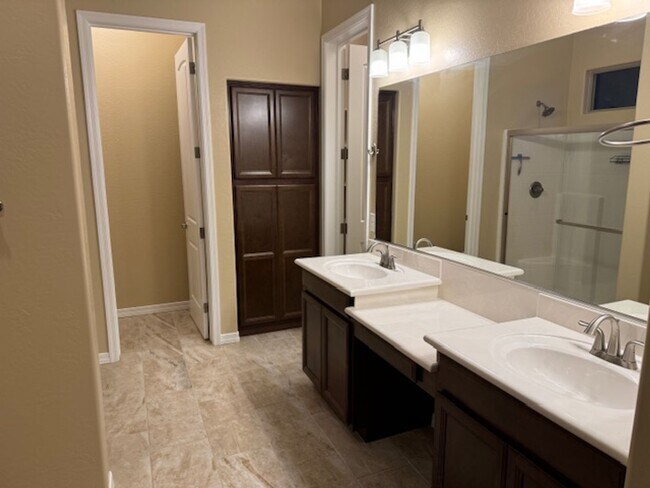 Building Photo - Beautiful 3 bedroom 2 bath 2 car garage home in Pronghorn Ranch!