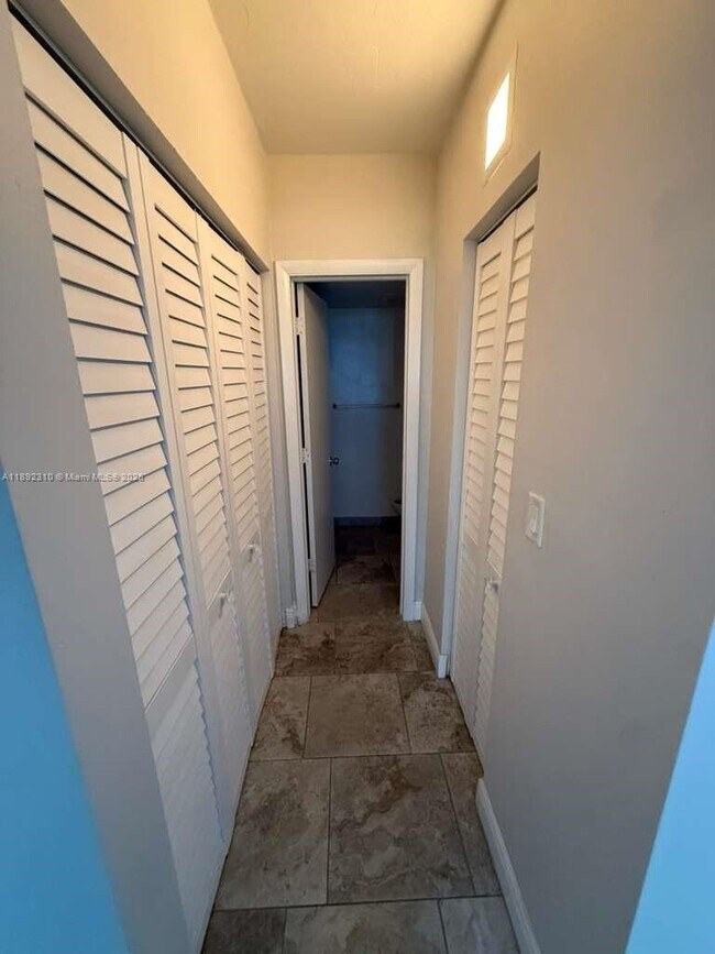 Building Photo - 280 S Cypress Rd