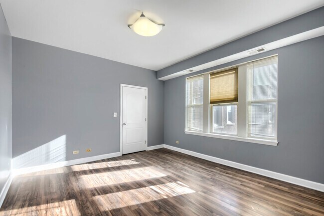 Building Photo - 7724 S Cornell Ave