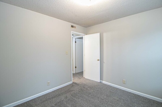 Building Photo - 1437 McCan Dr