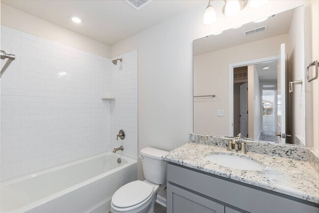 Building Photo - Three Bedroom Home!