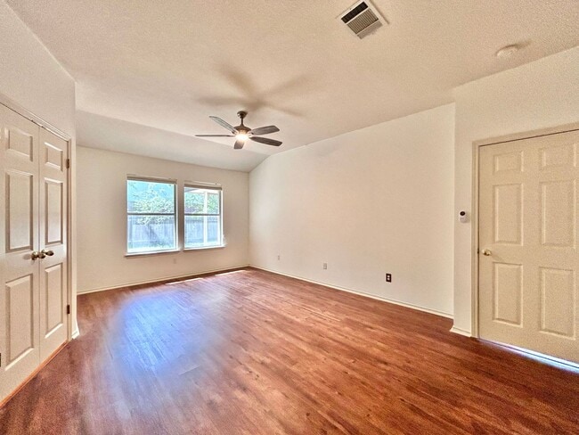 Building Photo - Charming 3/BR 2/BA Home with Covered Deck ...