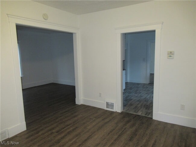 Building Photo - 118 W Glendale St