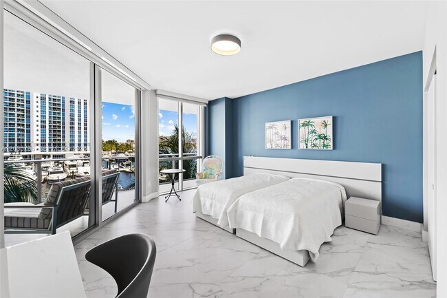 Building Photo - 17111 Biscayne Blvd