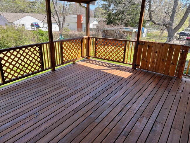 Building Photo - Darling Midtown Charmer! 3 bed 1 bath - NE...
