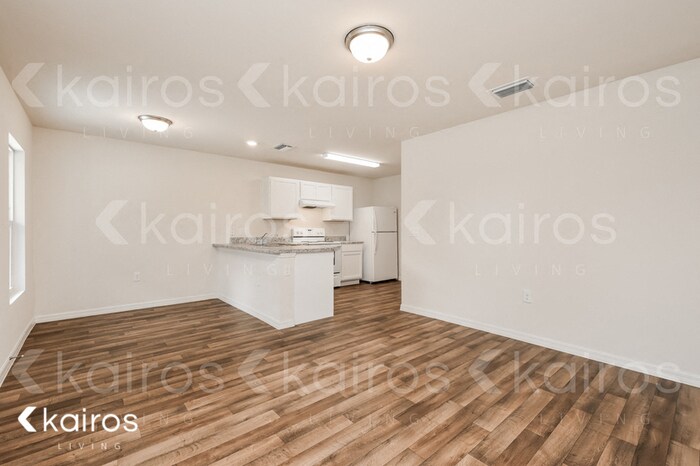 Building Photo - 27382 Pasadena Dr