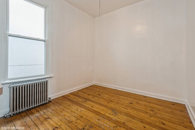 Building Photo - 1633 Oak Ave