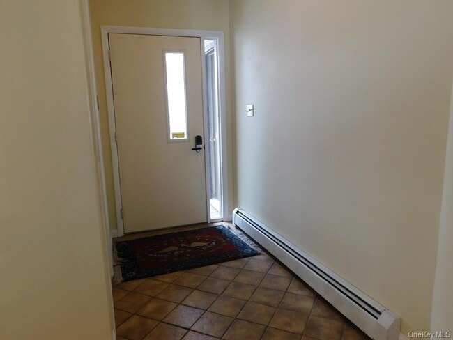 Building Photo - 729 Hewitt Ln