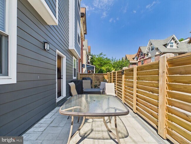 Building Photo - 256 N 32nd St