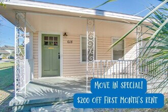 Building Photo - Charming 2-Bedroom Cottage Near Downtown P...