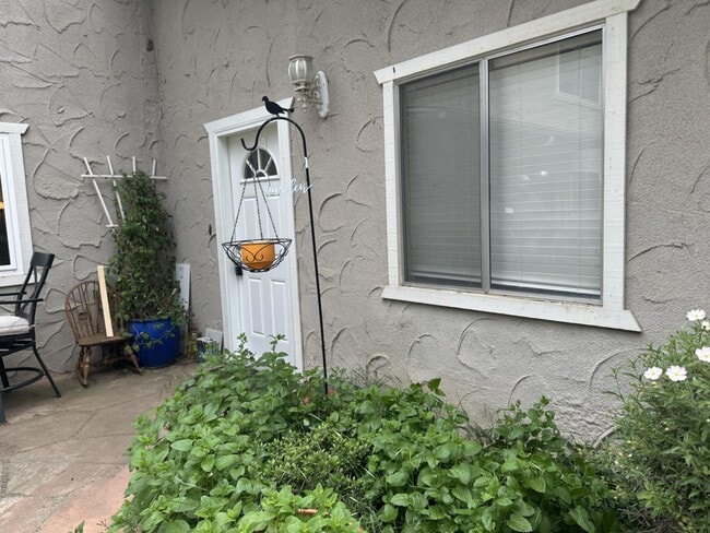 Primary Photo - 49810 Canoga Dr
