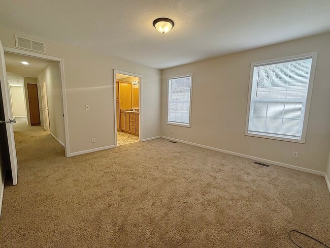 Building Photo - 45 Candlelight Dr