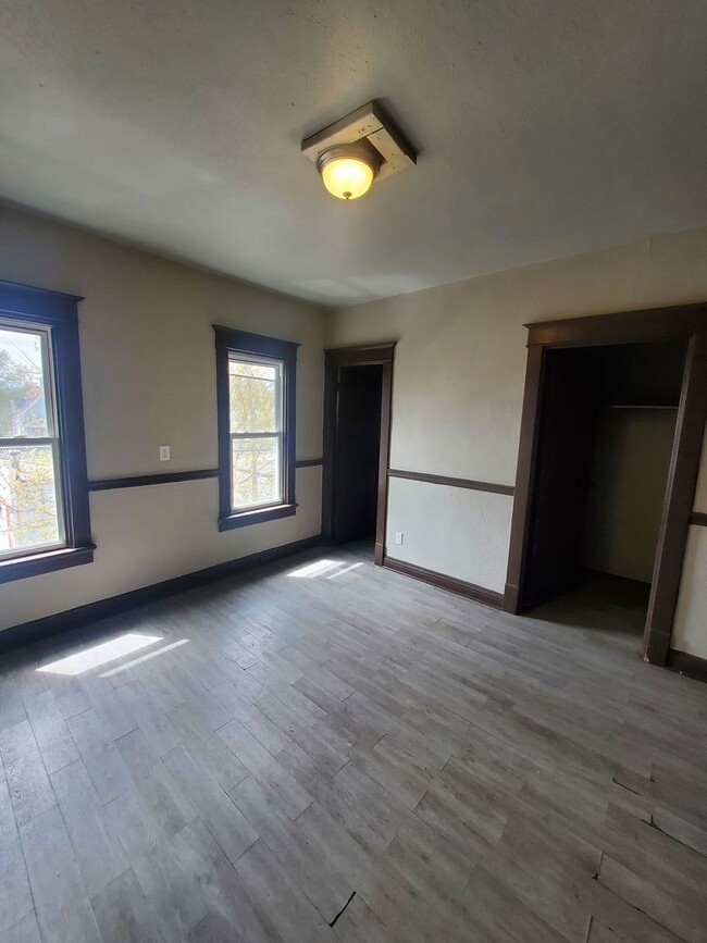 Building Photo - 2719 N 33rd St