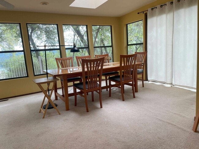 Building Photo - Lake view 3 bedroom, 3 bath plus office in...