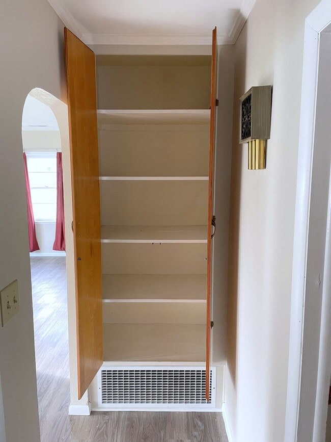 Building Photo - Nice 2-Bedroom Home Available in Quiet Neighborhood in Northwest Goshen