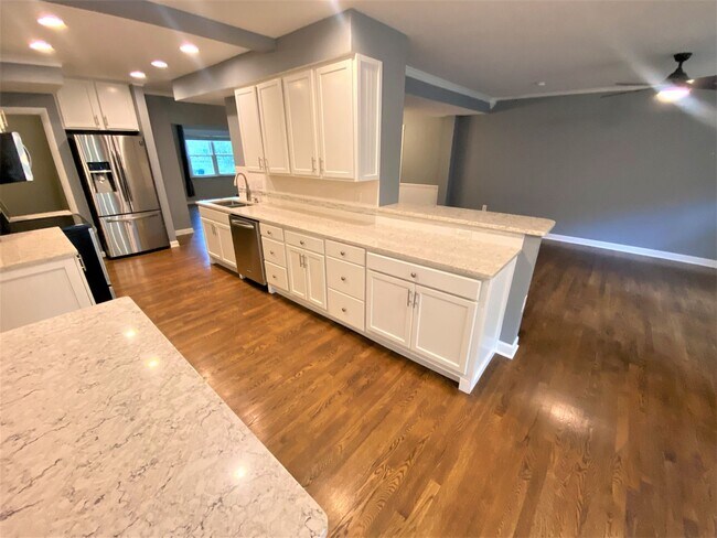 Building Photo - 4 Bedroom - Upper Arlington