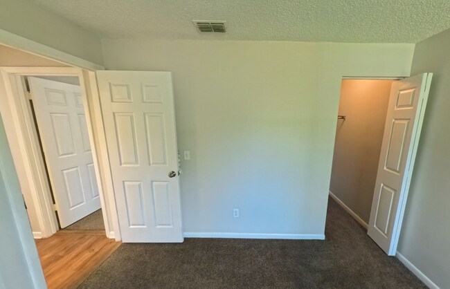 Building Photo - "Charming 3-Bedroom Retreat on Daisy Lane – Your Cozy Jacksonville Sanctuary!"