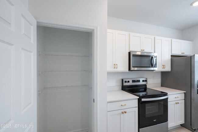 Building Photo - 40 Crisanto Rd