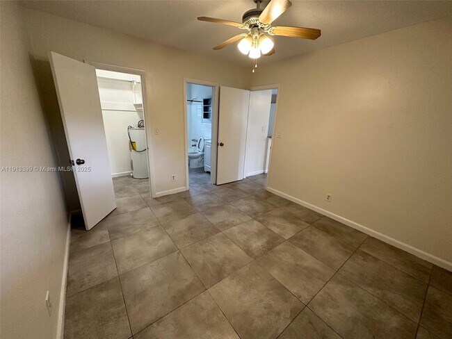 Building Photo - 307 SW 10th Ave