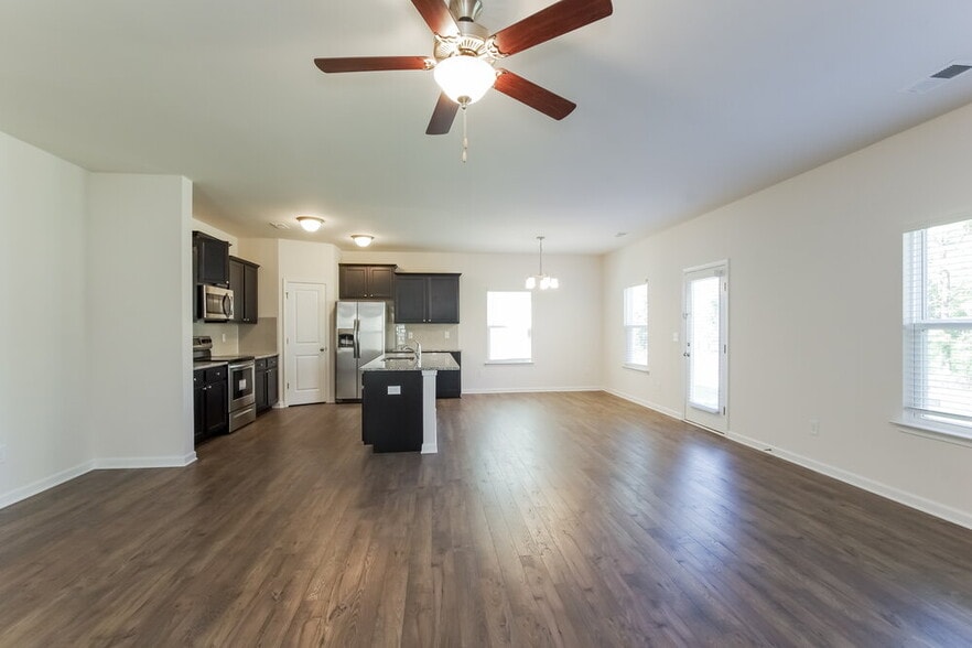 Building Photo - 4425 Drifter Dr