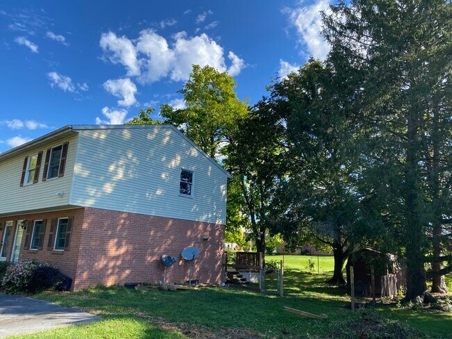 side of house - 1518 Howell Rd