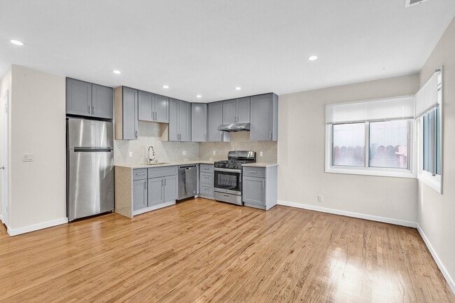 Building Photo - Newly Updated 2/2