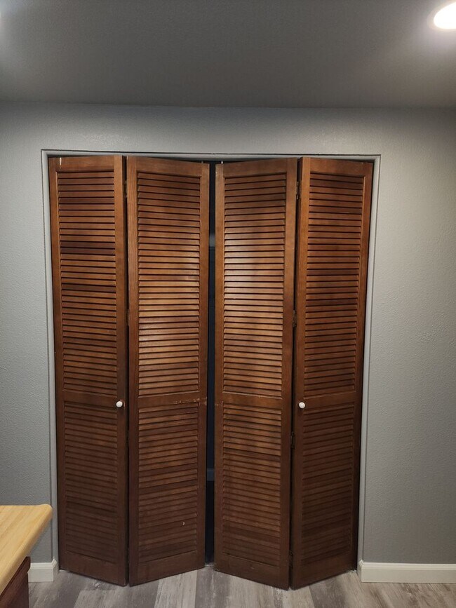 Building Photo - 8616-8618 La Riviera Dr