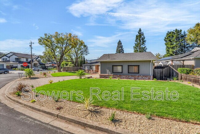 Building Photo - 275 Cameo Dr