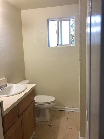 Building Photo - 520 Woodrow Ave