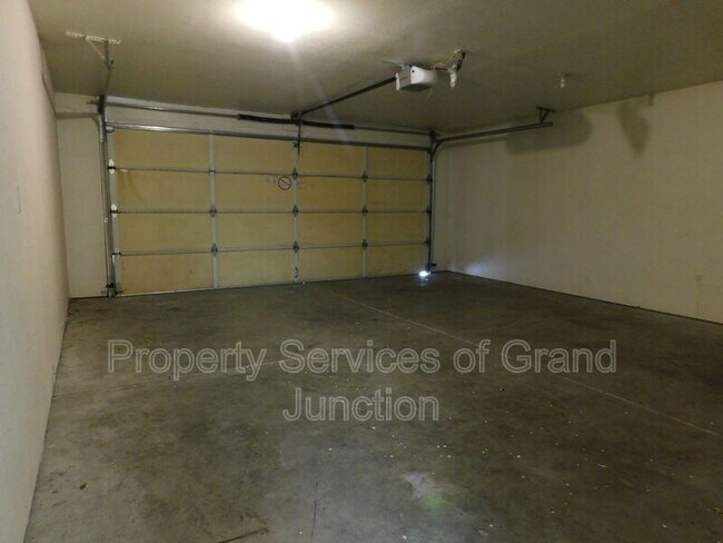 Building Photo - 456 Stepping Stone Ct